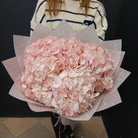 Букет из 5 розовых гортензий