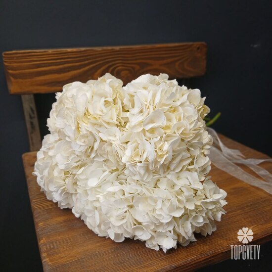 Букет из 5 белых гортензий 