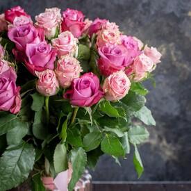 Букет из 51 розовой розы микс 50см