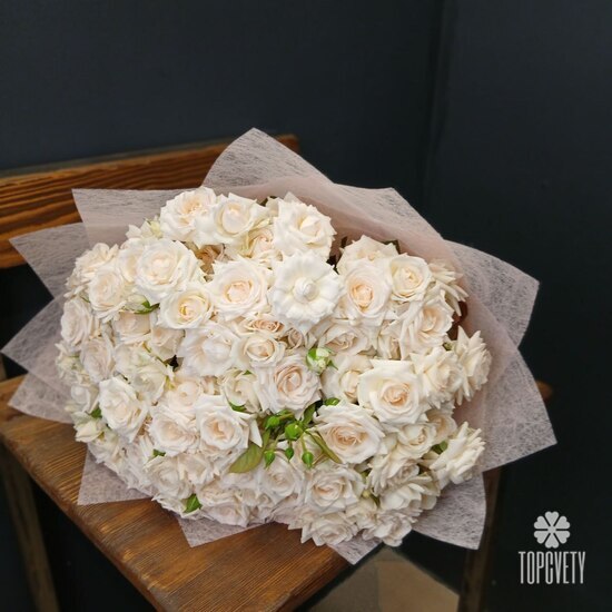 Букет из 25 кустовых пионовидных роз 50см
