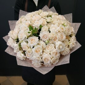 Букет из 25 кустовых пионовидных роз 50см