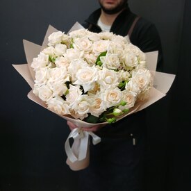 Букет из 15 кустовых пионовидных роз 50см