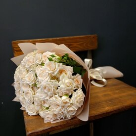 Букет из 15 кустовых пионовидных роз 50см