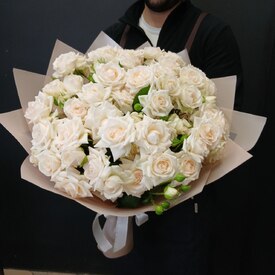 Букет из 15 кустовых пионовидных роз 50см