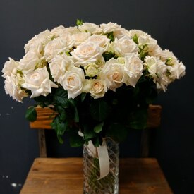 Букет из 15 кустовых пионовидных роз 50см