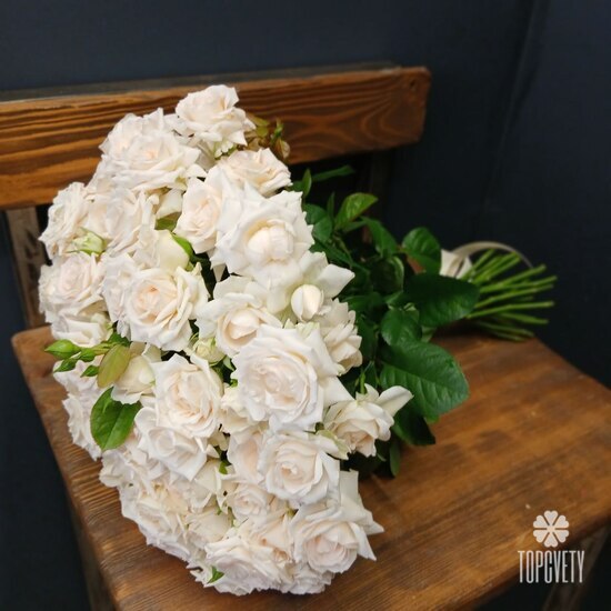 Букет из 15 кустовых пионовидных роз 50см