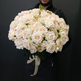 Букет из 25 кустовых пионовидных роз 50см