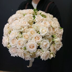 Букет из 25 кустовых пионовидных роз 50см