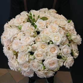 Букет из 25 кустовых пионовидных роз 50см