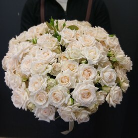 Букет из 25 кустовых пионовидных роз 50см