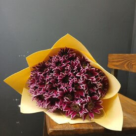 букет из 9 кустовых хризантем