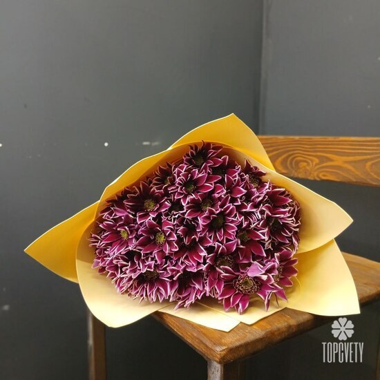 букет из 9 кустовых хризантем