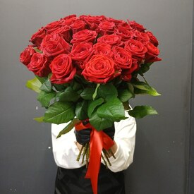 Букет из 35 роз Ред Наоми 50см