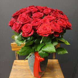 Букет из 35 роз Ред Наоми 50см