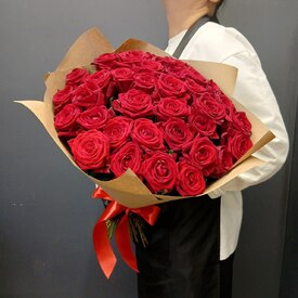 Букет из 35 роз Ред Наоми 50см