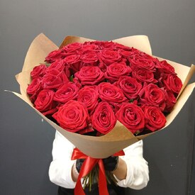 Букет из 35 роз Ред Наоми 50см