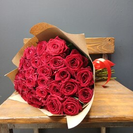 Букет из 35 роз Ред Наоми 50см
