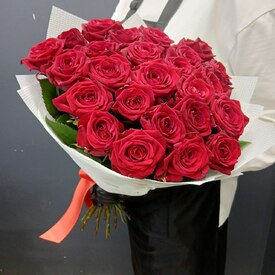 Букет из 25 роз Ред Наоми 50см