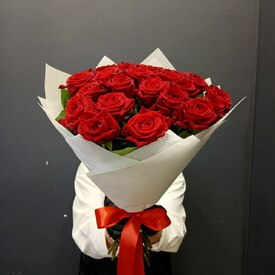 Букет из 25 роз Ред Наоми 50см