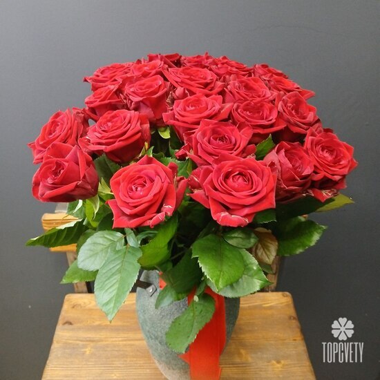 Букет из 25 роз Ред Наоми 50см