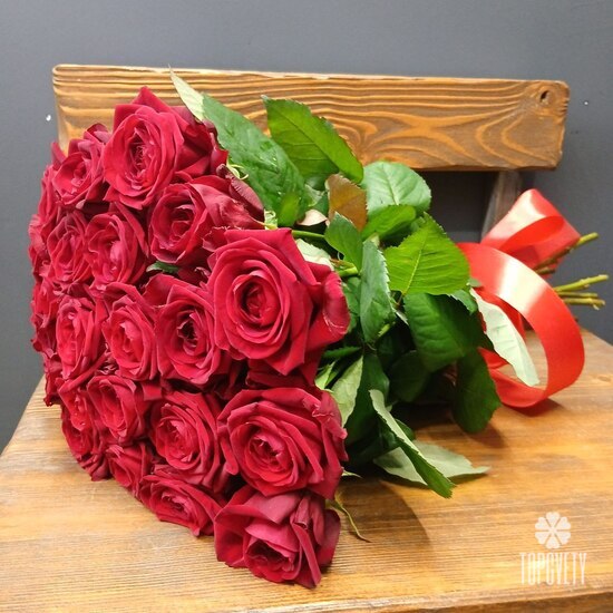 Букет из 25 роз Ред Наоми 50см