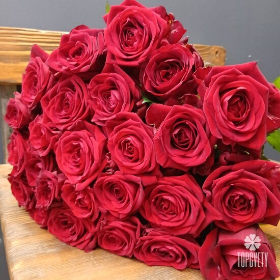 Букет из 25 роз Ред Наоми 50см