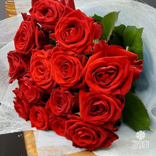 Букет из 15 роз Ред Наоми 50см