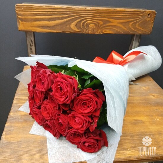 Букет из 15 роз Ред Наоми 50см