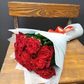 Букет из 15 роз Ред Наоми 50см
