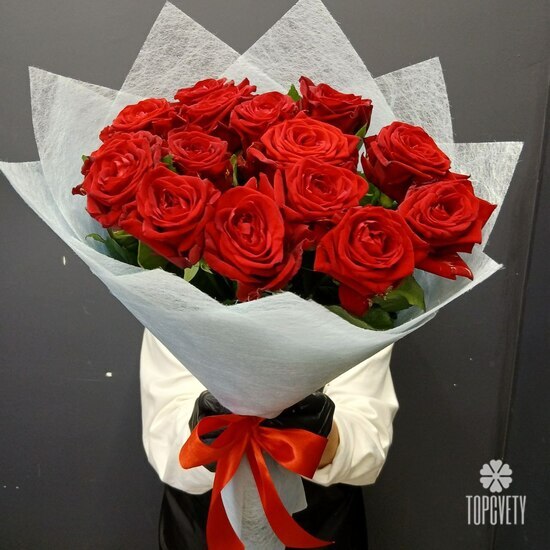 Букет из 15 роз Ред Наоми 50см