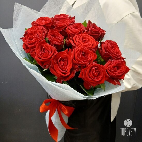 Букет из 15 роз Ред Наоми 50см