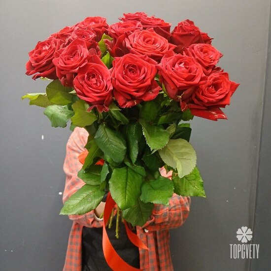 Букет из 15 роз Ред Наоми 50см