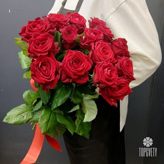 Букет из 15 роз Ред Наоми 50см