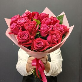 Букет из 15 роз Лола 50см 