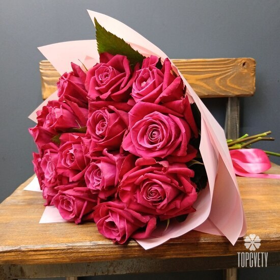 Букет из 15 роз Лола 50см 