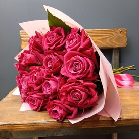 Букет из 15 роз Лола 50см 