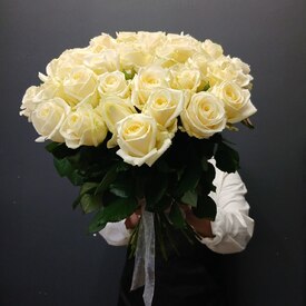 Букет из 35 роз Аваланж 50см