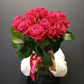 Букет из 15 роз Лола 50см 