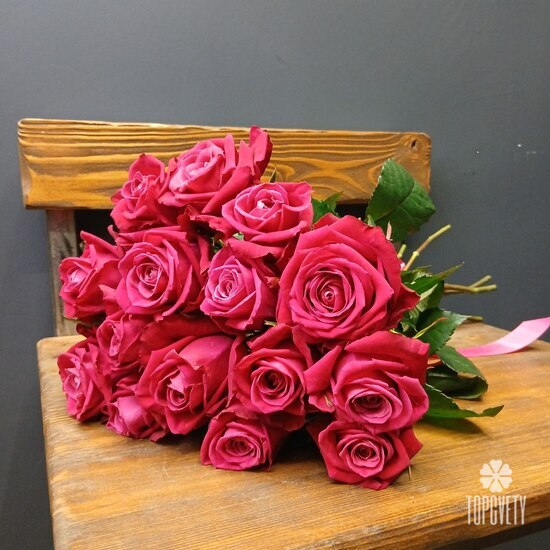 Букет из 15 роз Лола 50см 