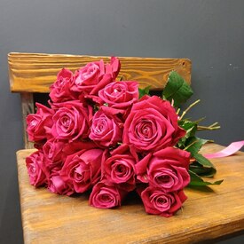 Букет из 15 роз Лола 50см 