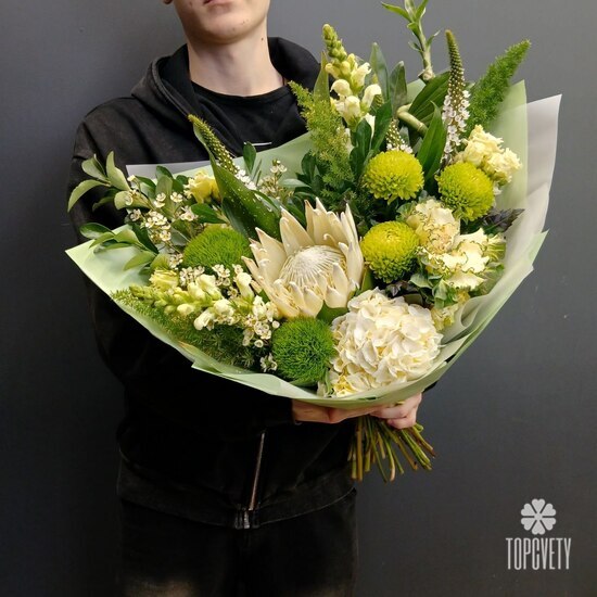 Букет из гортензии, протеи и хризантем Лес