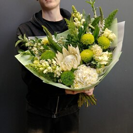 Букет из гортензии, протеи и хризантем Лес