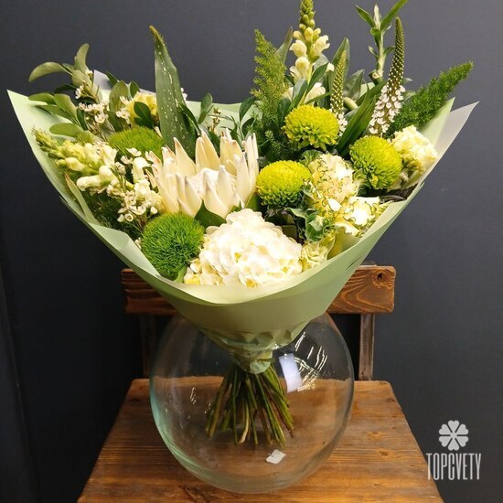 Букет из гортензии, протеи и хризантем Лес