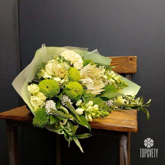 Букет из гортензии, протеи и хризантем Лес