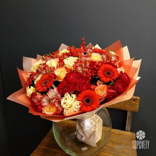 Букетиз роз и гербер Ноктюрн