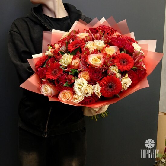 Букетиз роз и гербер Ноктюрн