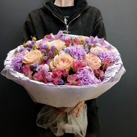 Букет из роз и альстромерии Фьюжн