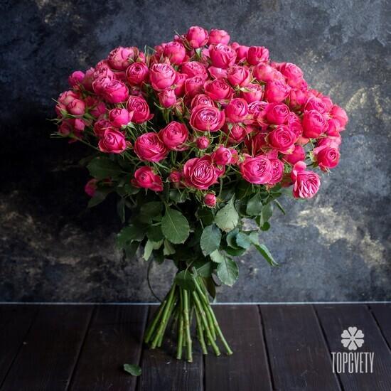 Букет из 25 кустовых пионовидных роз  