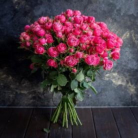 Букет из 25 кустовых пионовидных роз  