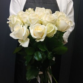 Букет из 15 роз Аваланж 50см